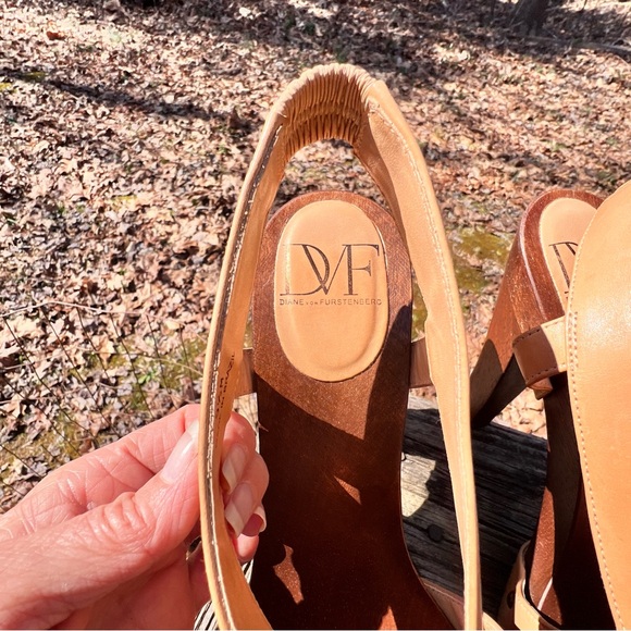 Diane Von Furstenberg leather strap wood platform women’s heels sz 9.5 - Picture 9 of 10